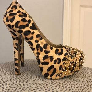 Steve Madden calfskin studded platform heels size 9